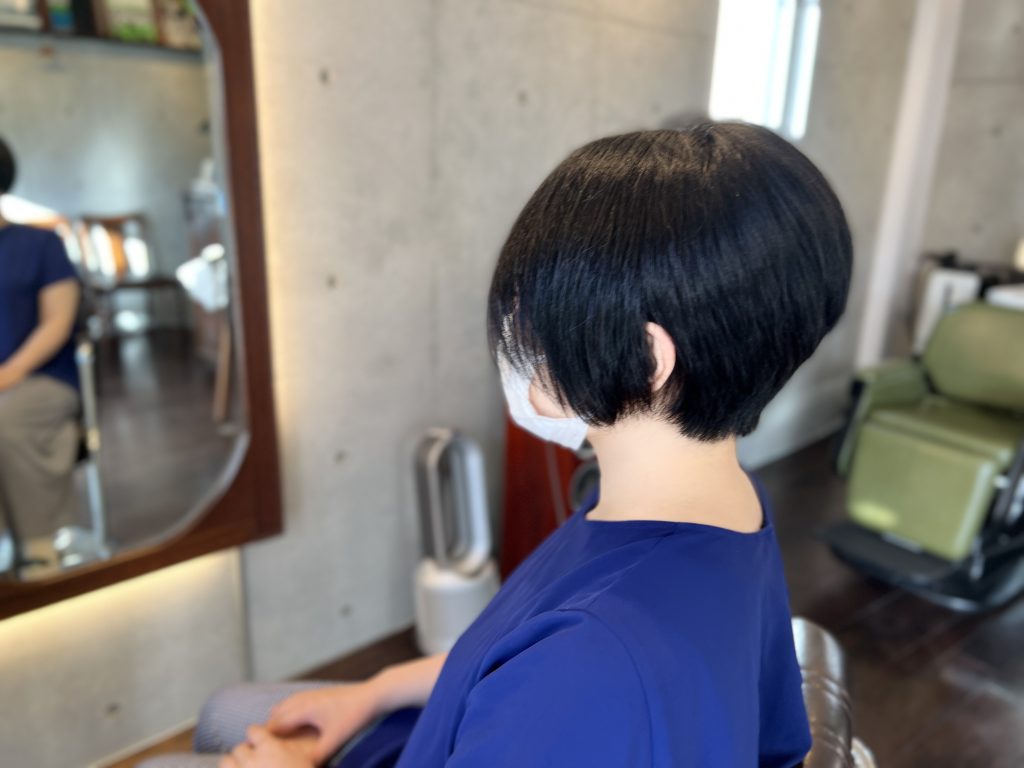 北参道のプライベートサロンSASAYOSHI(ササヨシ)によるショートボブカット、品格ある仕上がり。